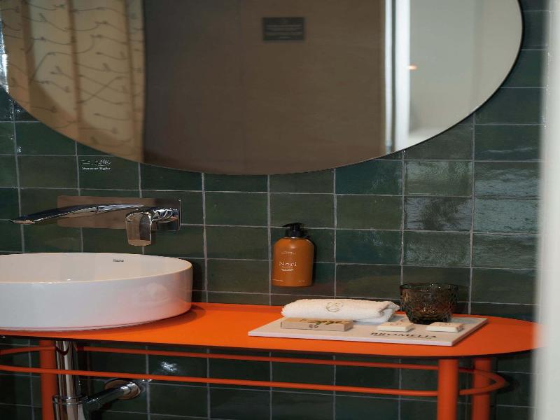 Bromelia Hotel Boutique image