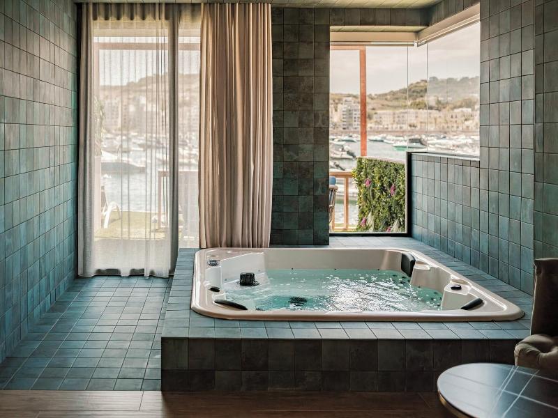 Damare Resort & Spa image