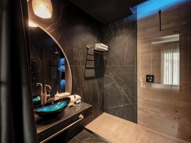 Damare Resort & Spa image