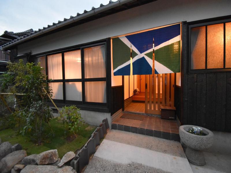 Quaint House Naoshima image
