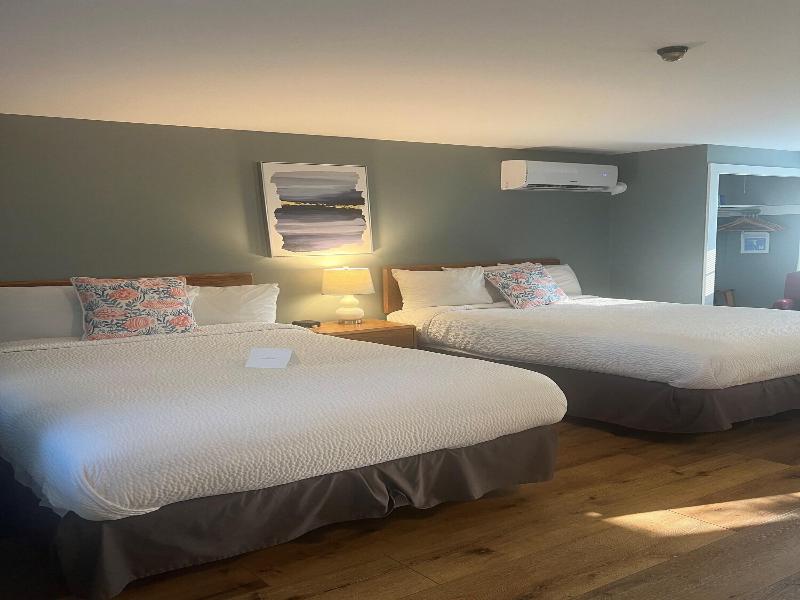 Hyannis Inn image