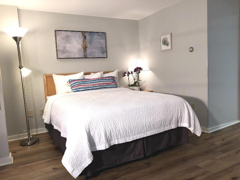 Hyannis Inn image