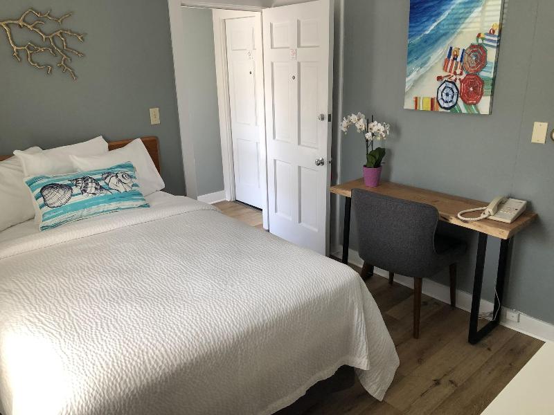 Hyannis Inn image