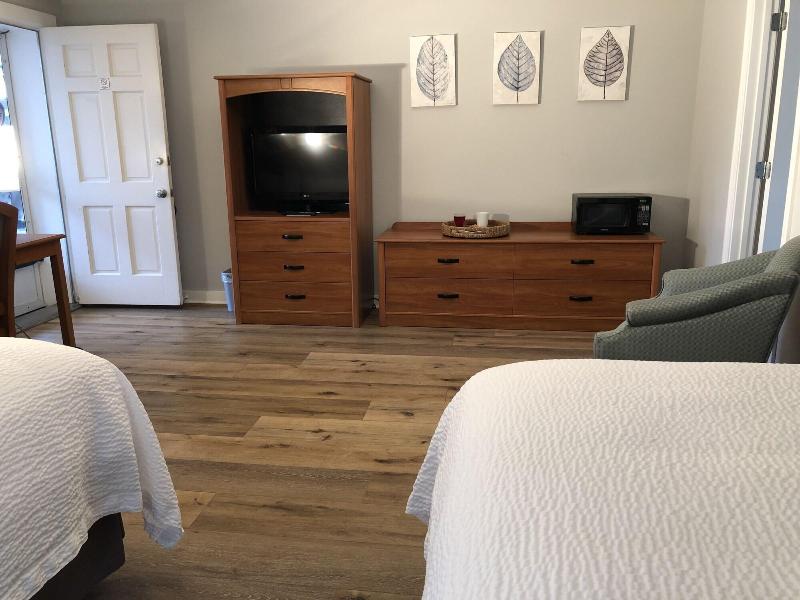 Hyannis Inn image