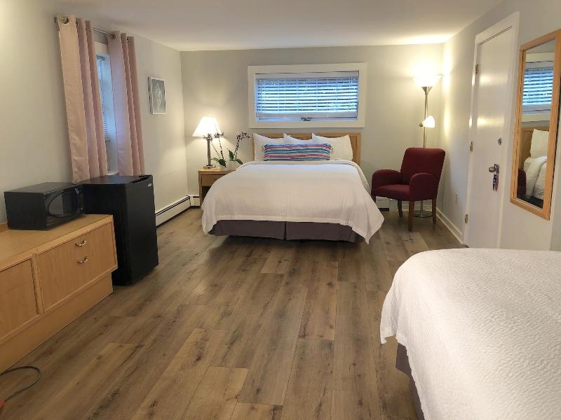Hyannis Inn image