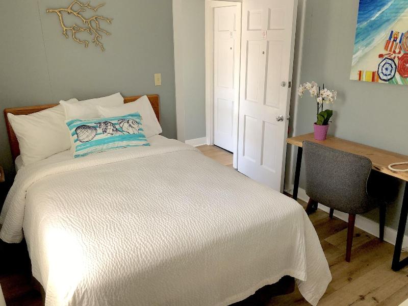 Hyannis Inn image