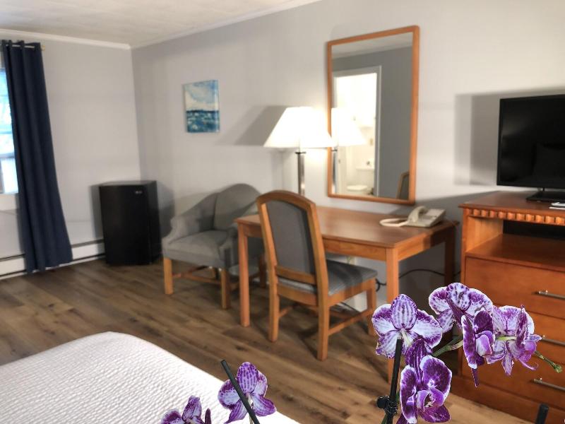 Hyannis Inn image