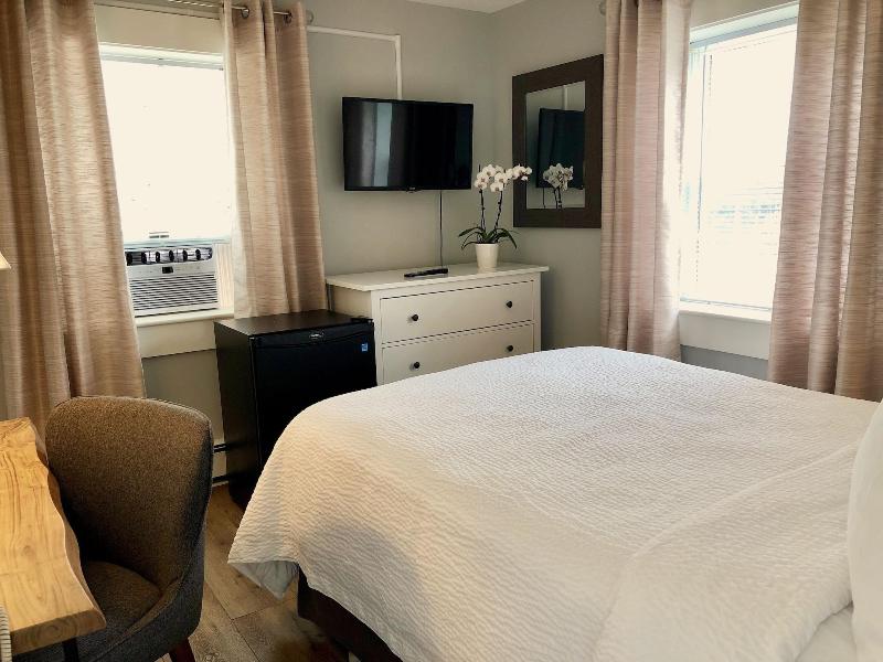 Hyannis Inn image