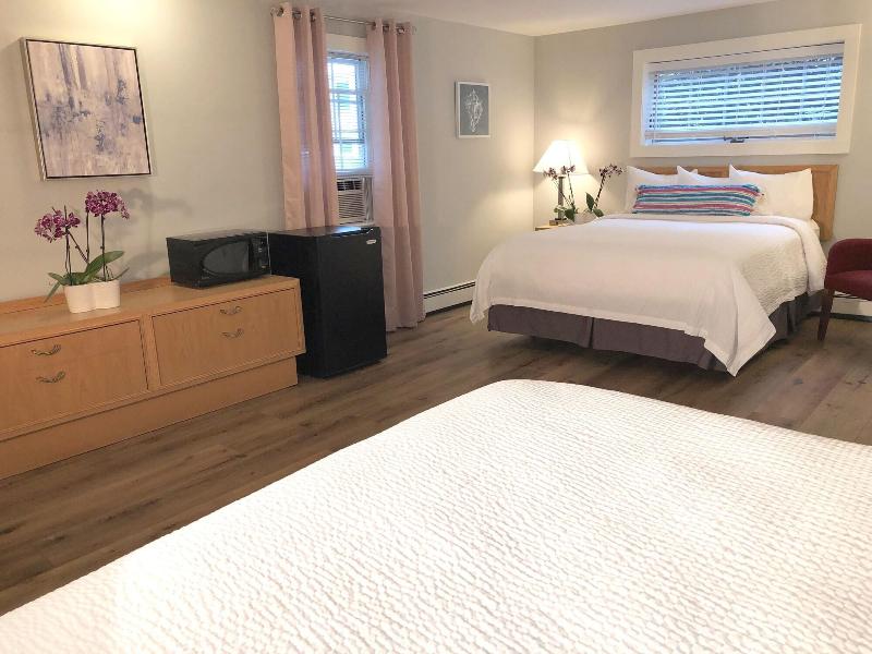 Hyannis Inn image