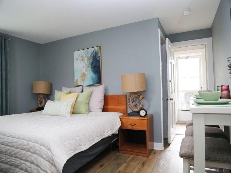 Hyannis Inn image