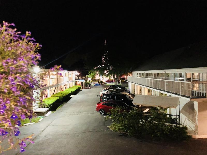 Hyannis Inn image