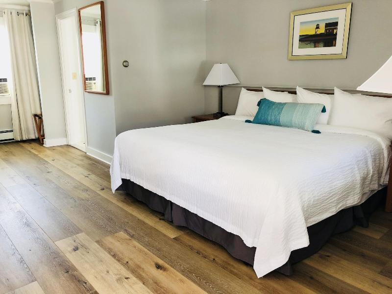 Hyannis Inn image