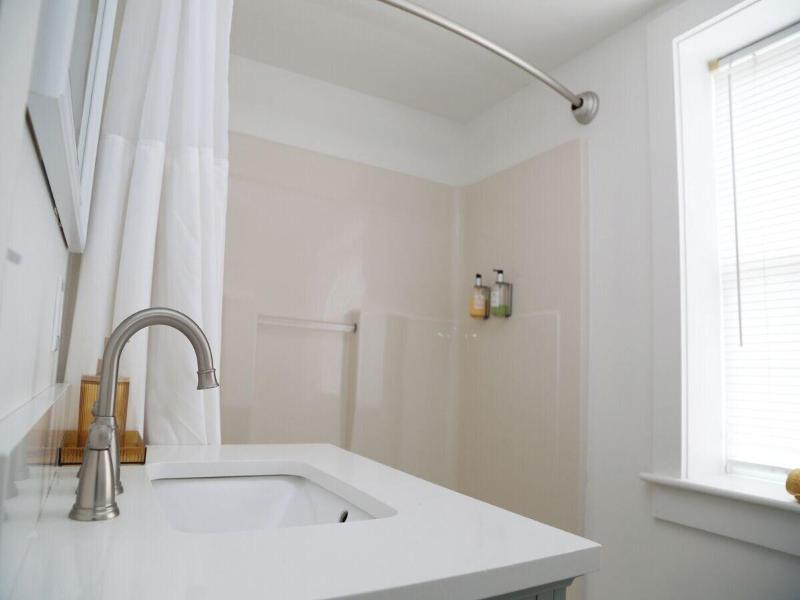 Hyannis Inn image