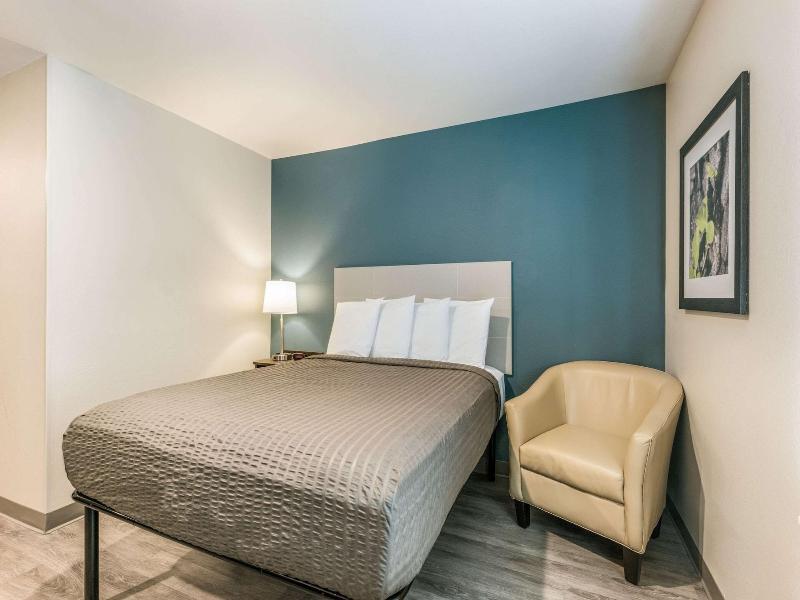 Woodspring Suites Linden image