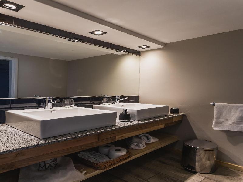 Hotel Ecomax image