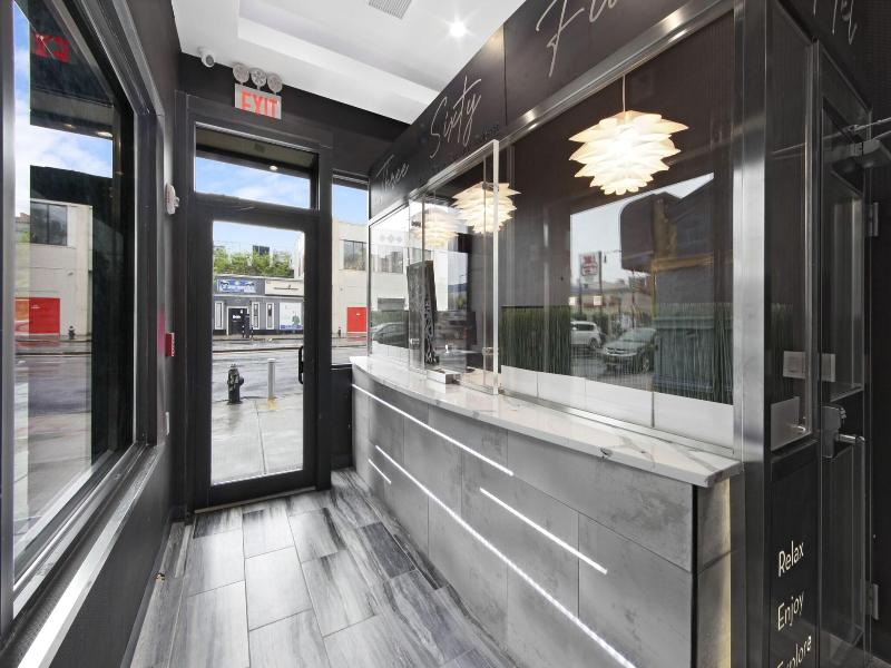 Hotel 365 Bronx image