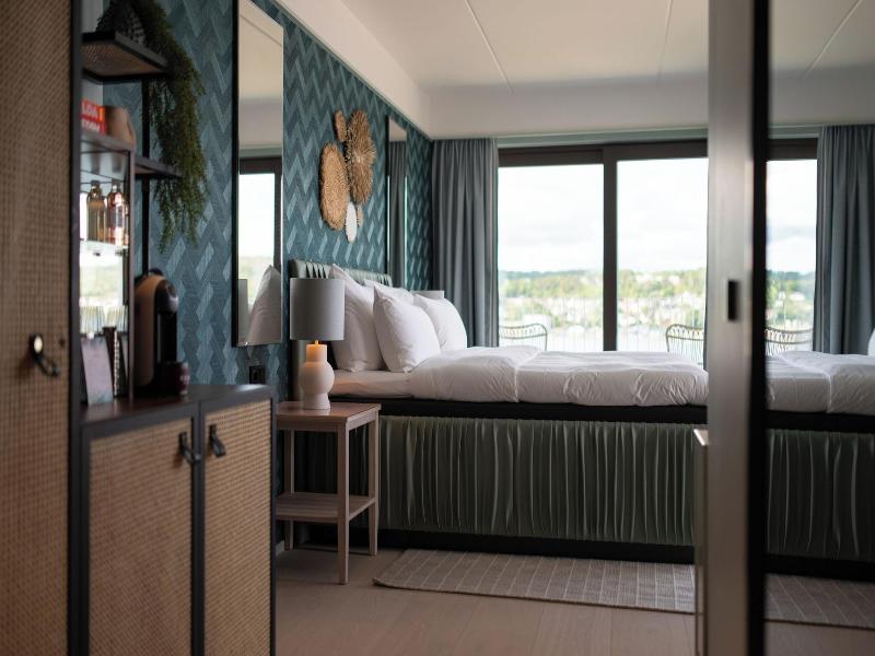 Hotel Riviera image