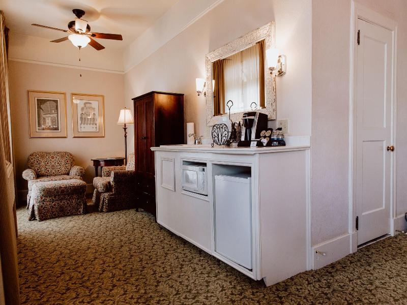 The Hotel Paisano image