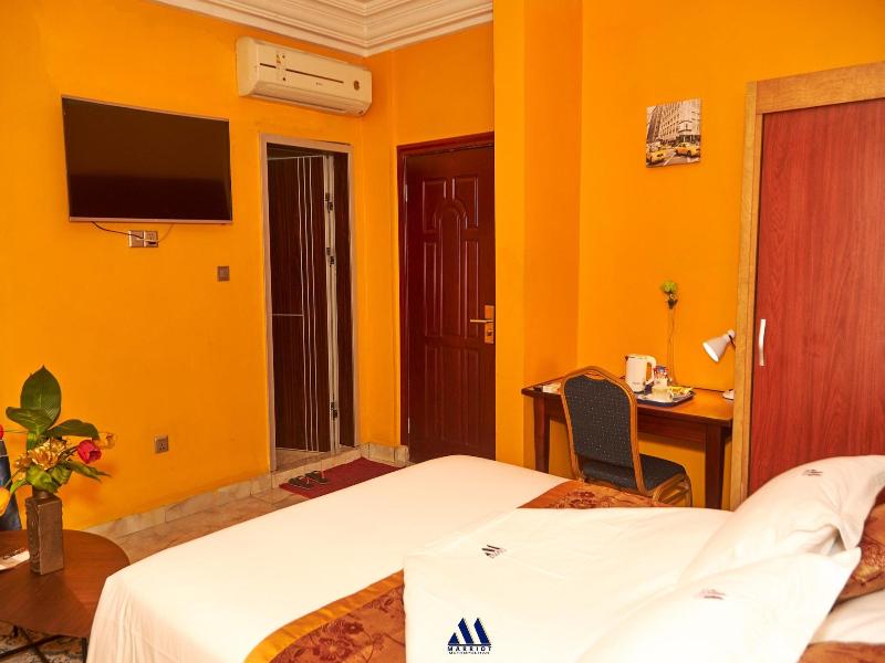 Marriot Metropolitan Hotel image