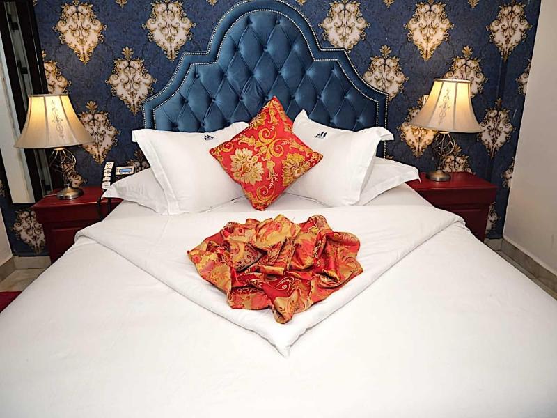 Marriot Metropolitan Hotel image