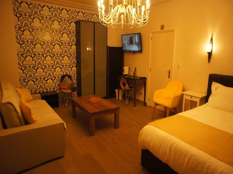 J And R Brussels City Apartment image