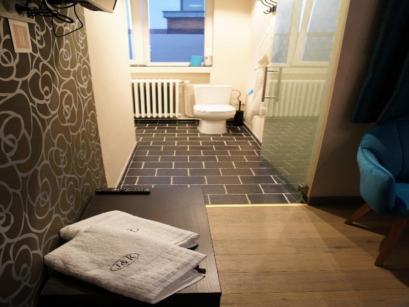 J And R Brussels City Apartment image