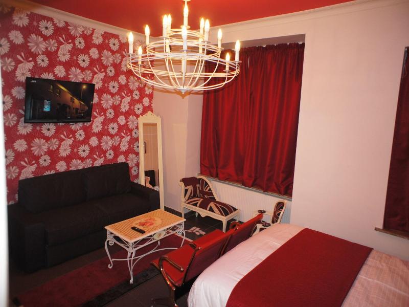 J And R Brussels City Apartment image