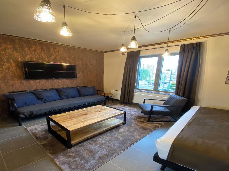 J And R Brussels City Apartment image