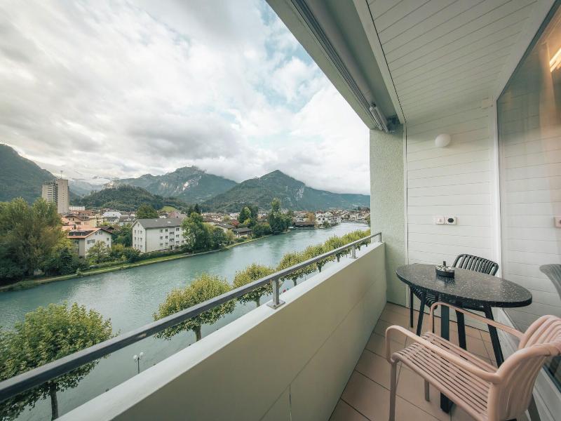 Hop Apartments & Suites image