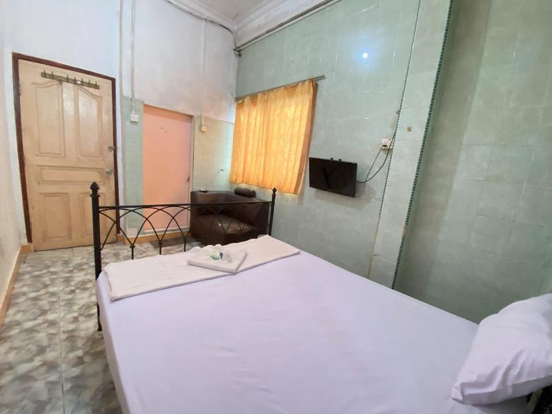 Hotel O California image