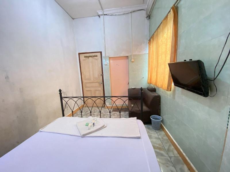 Hotel O California image