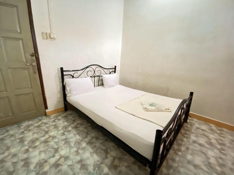 Hotel O California image