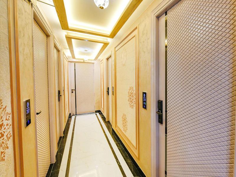 Fabhotel Grand Palazzo image