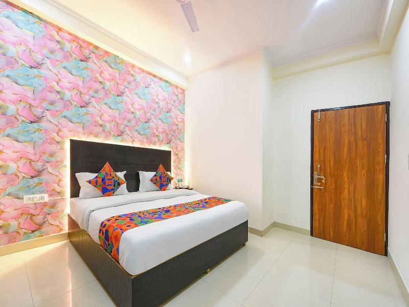 Fabhotel Vr Residency image