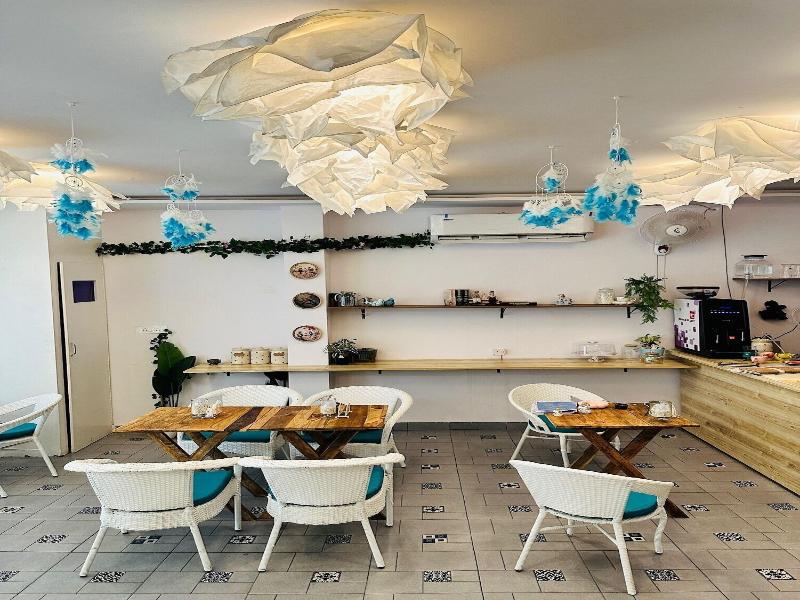 Hummingbird - A Luxury Stay image