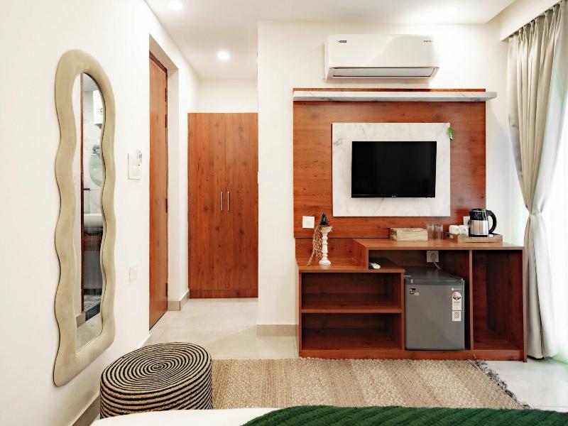 Hummingbird - A Luxury Stay image