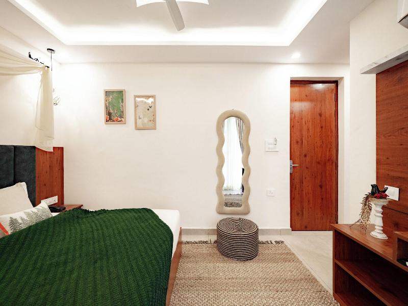 Hummingbird - A Luxury Stay image