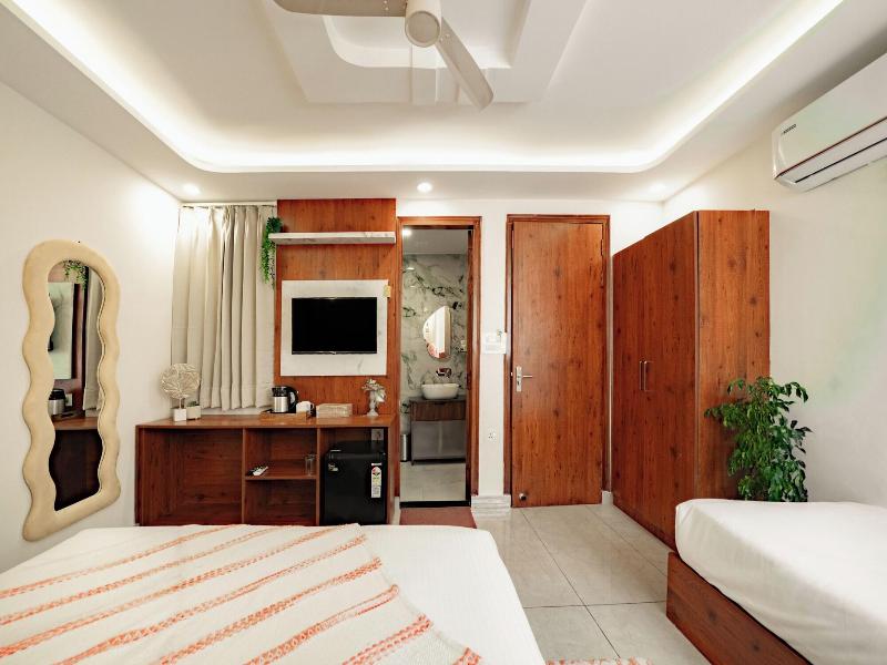 Hummingbird - A Luxury Stay image