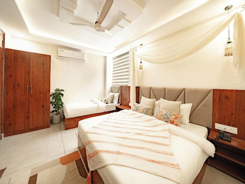 Hummingbird - A Luxury Stay image