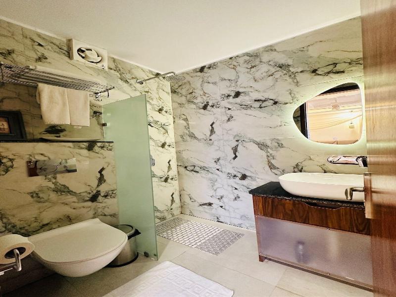 Hummingbird - A Luxury Stay image