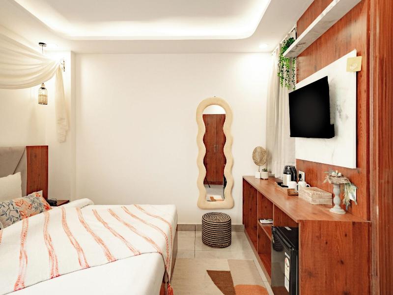 Hummingbird - A Luxury Stay image