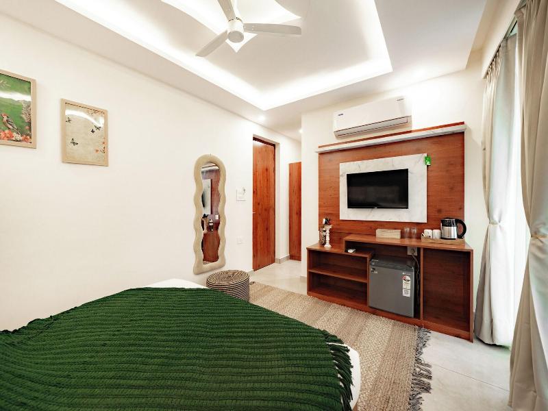 Hummingbird - A Luxury Stay image