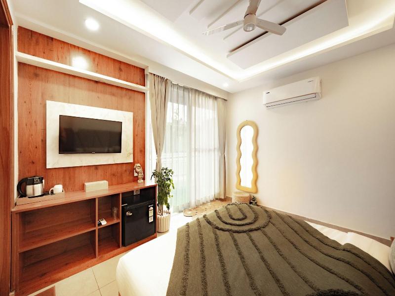 Hummingbird - A Luxury Stay image