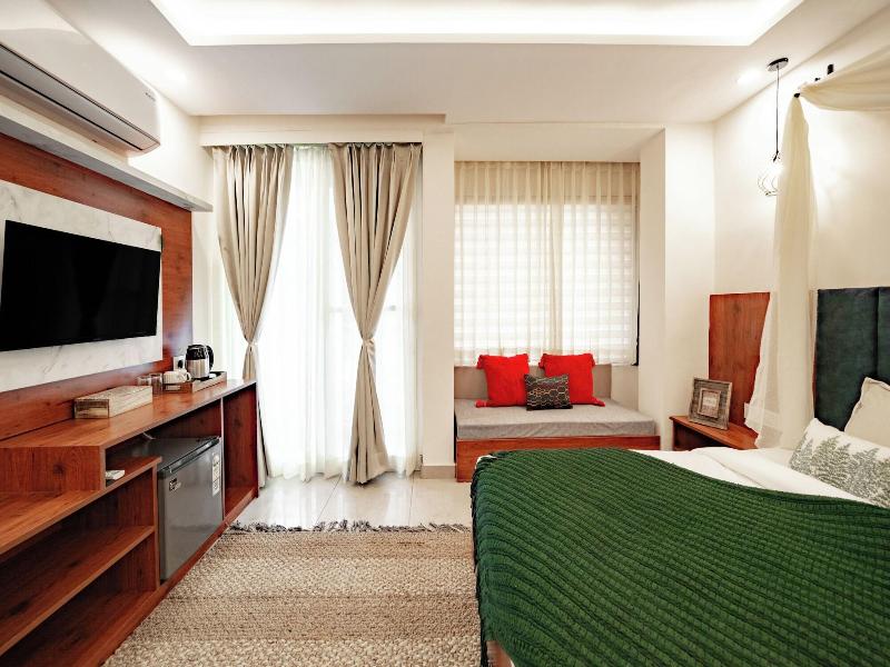 Hummingbird - A Luxury Stay image