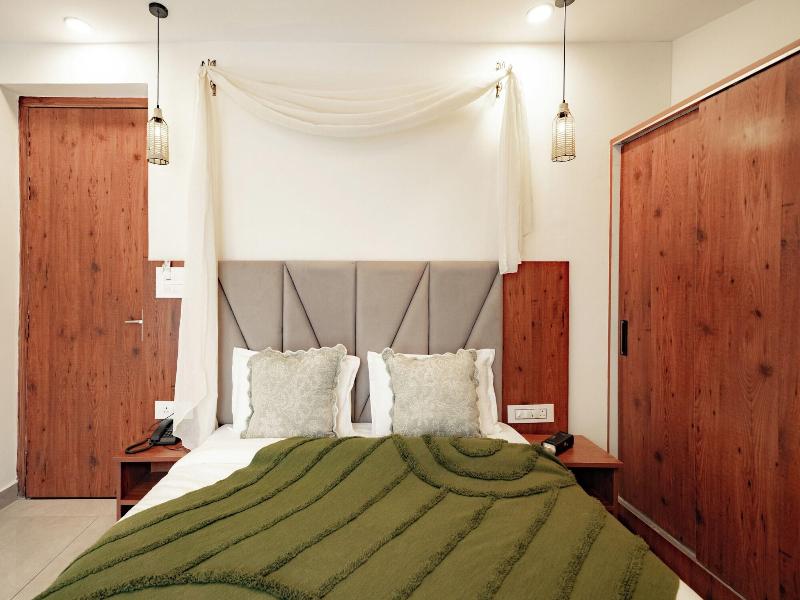 Hummingbird - A Luxury Stay image