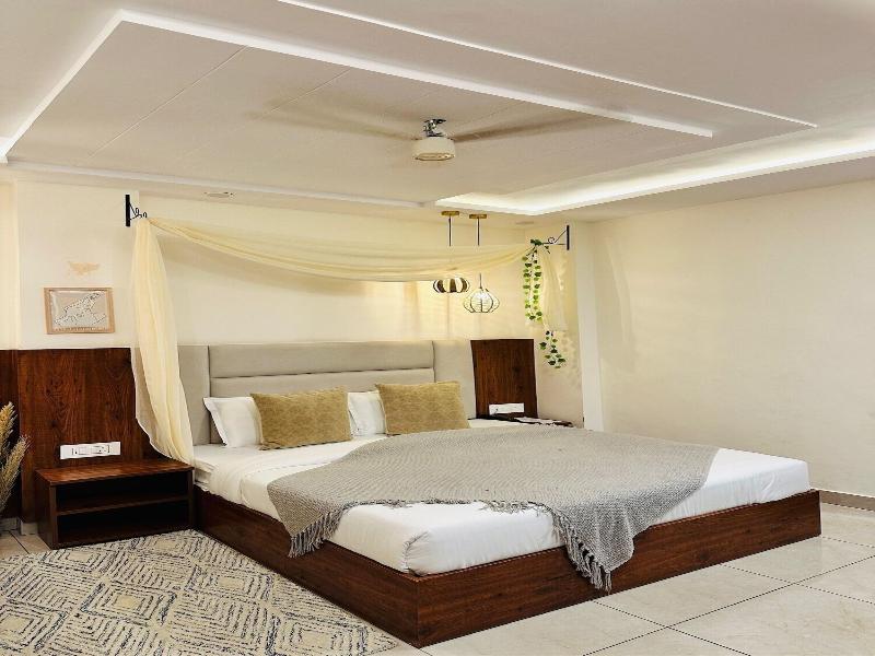 Hummingbird - A Luxury Stay image