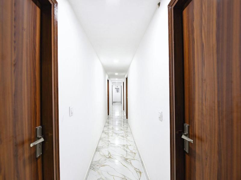 Fabhotel Golden Key Inn image