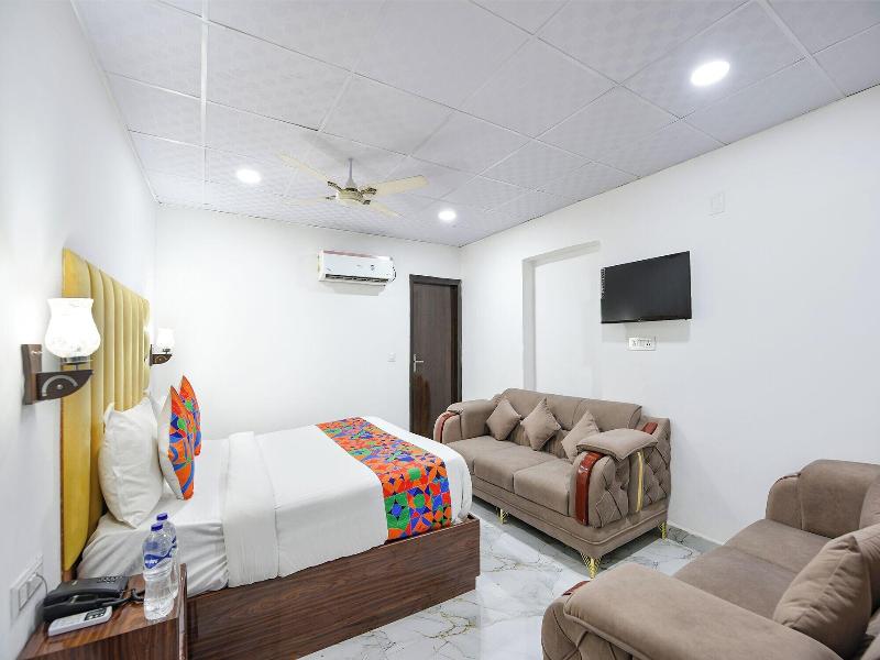 Fabhotel Golden Key Inn image