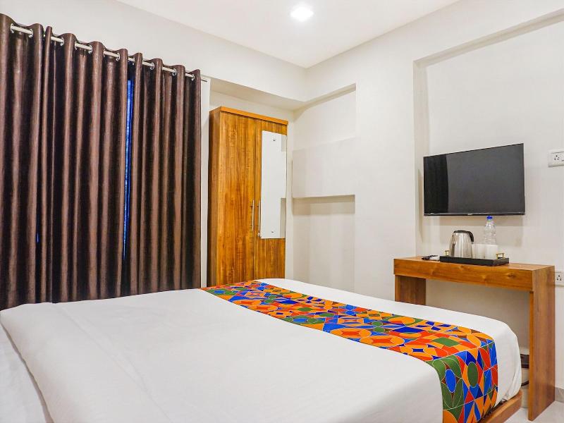 Fabhotel Royal Palace Inn image