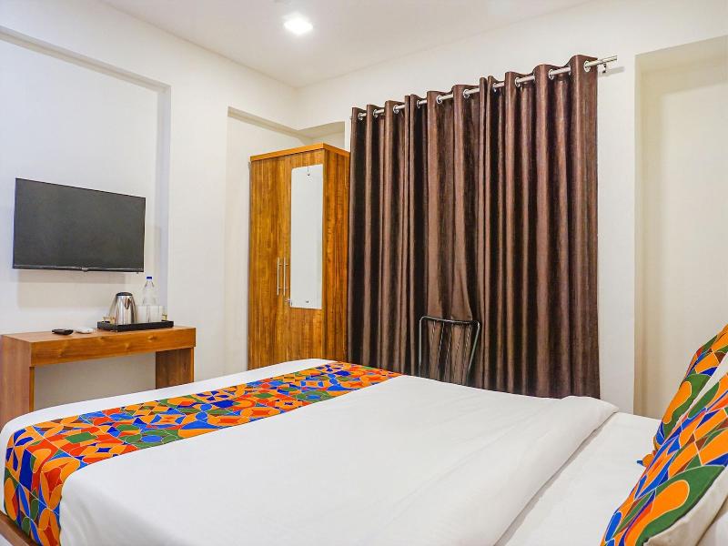 Fabhotel Royal Palace Inn image